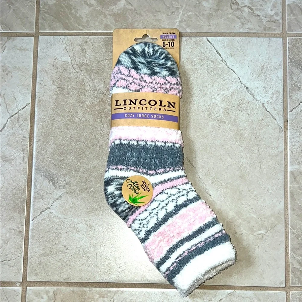NWT Lincoln Outfitters Cozy Lodge Socks *Infused with Aloe Vera*